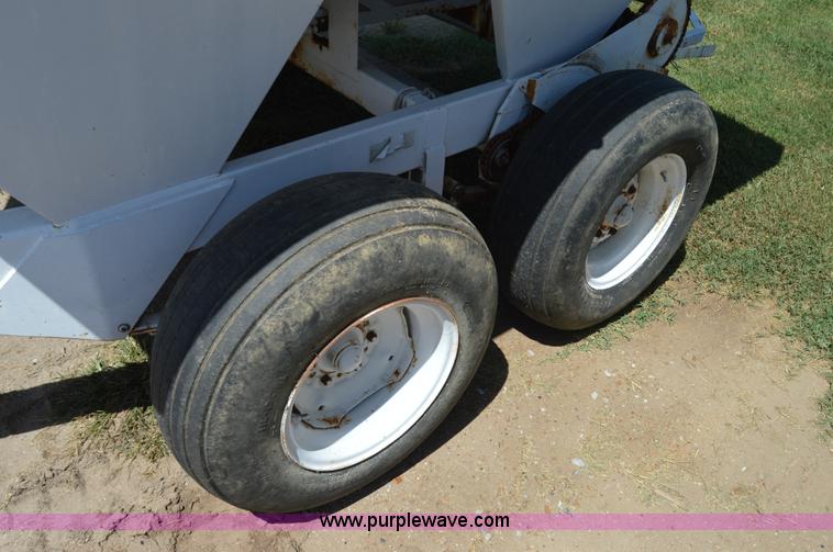 image for item AY9743 Willmar 500 spreader