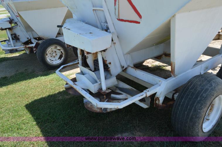 image for item AY9743 Willmar 500 spreader