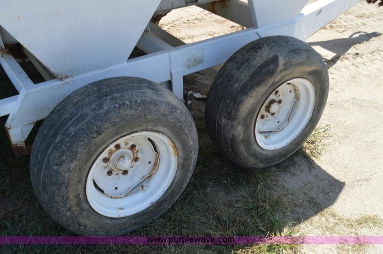 image for item AY9743 Willmar 500 spreader