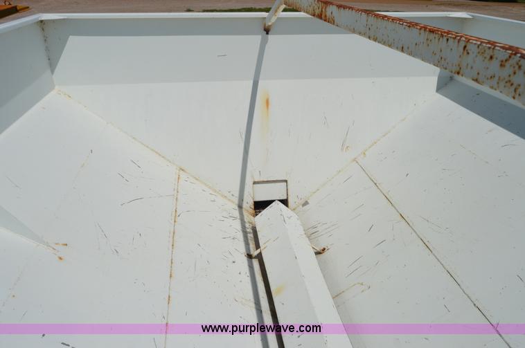 image for item AY9743 Willmar 500 spreader