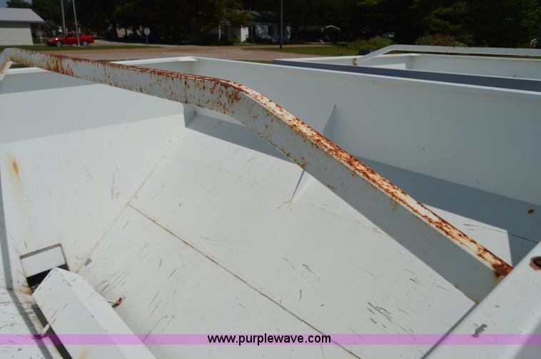 image for item AY9743 Willmar 500 spreader