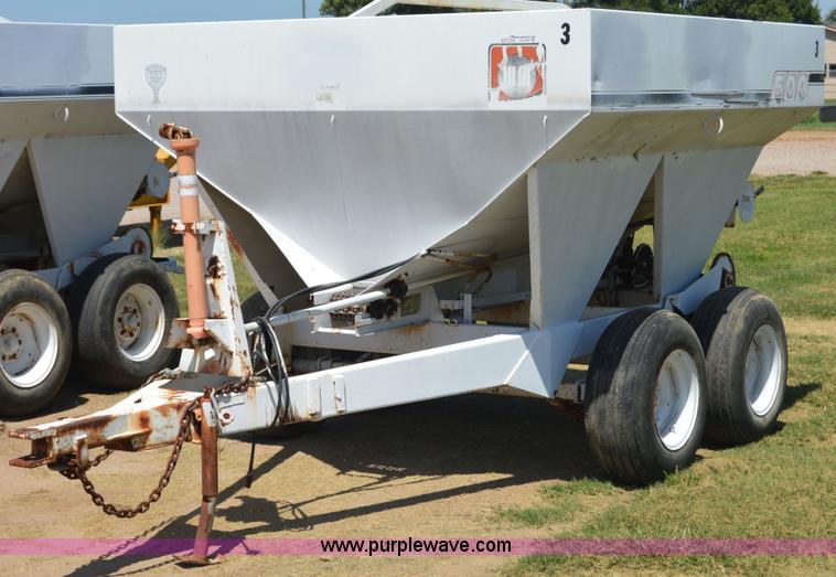 image for item AY9744 Willmar 500 spreader