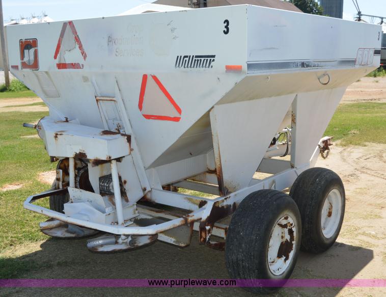 image for item AY9744 Willmar 500 spreader
