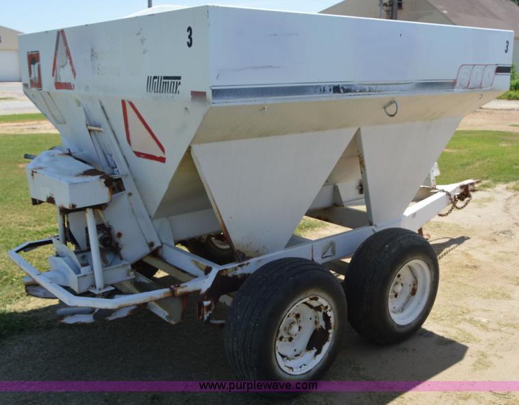 image for item AY9744 Willmar 500 spreader