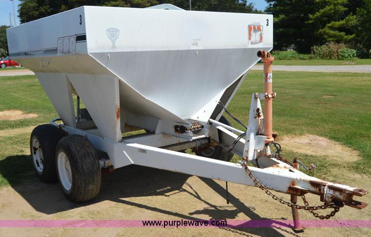 image for item AY9744 Willmar 500 spreader