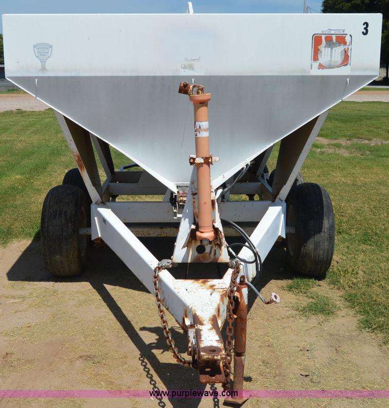 image for item AY9744 Willmar 500 spreader