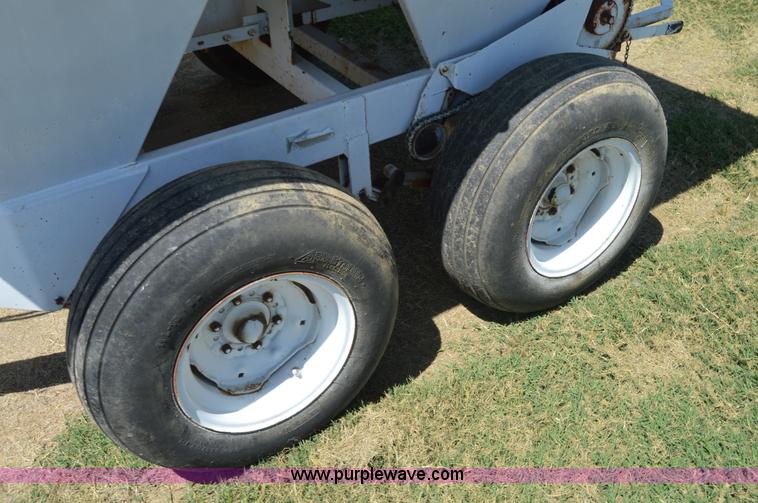 image for item AY9744 Willmar 500 spreader