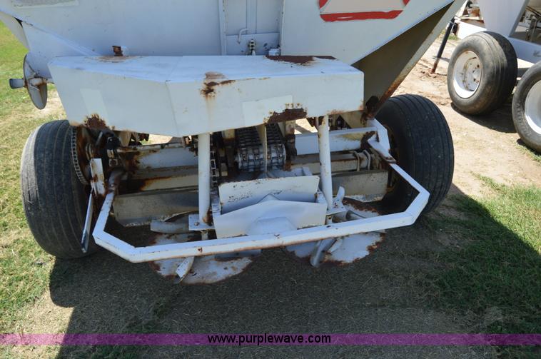image for item AY9744 Willmar 500 spreader