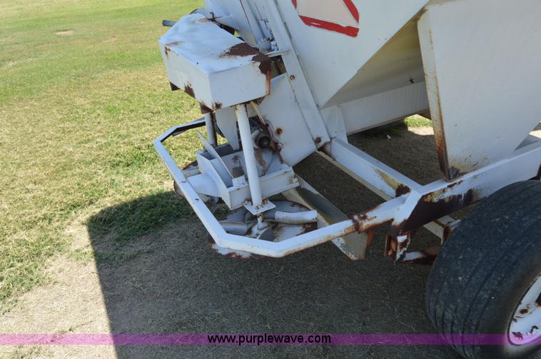 image for item AY9744 Willmar 500 spreader