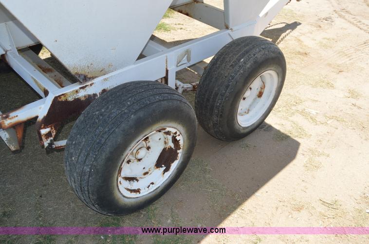 image for item AY9744 Willmar 500 spreader