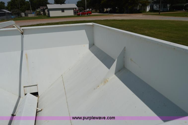 image for item AY9744 Willmar 500 spreader