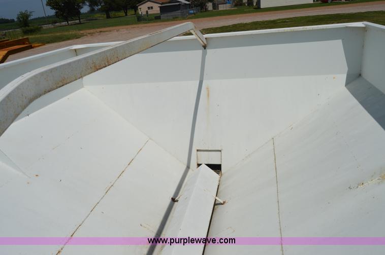 image for item AY9744 Willmar 500 spreader