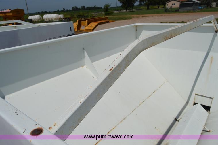 image for item AY9744 Willmar 500 spreader