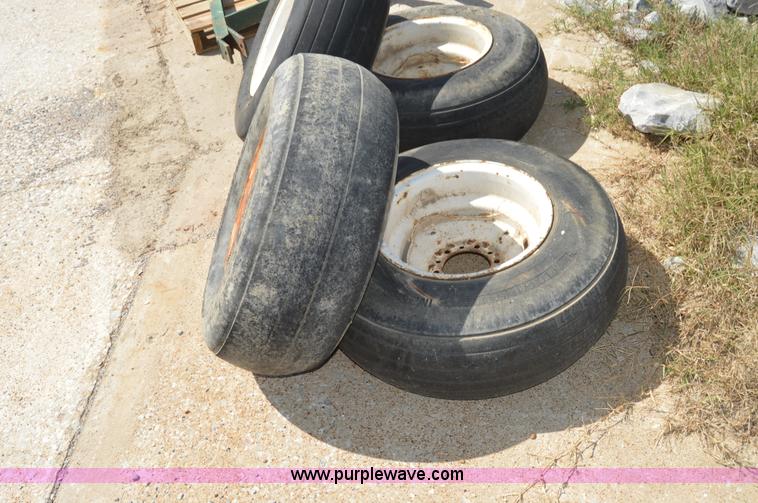 image for item AY9748 Anhydrous tank running gear