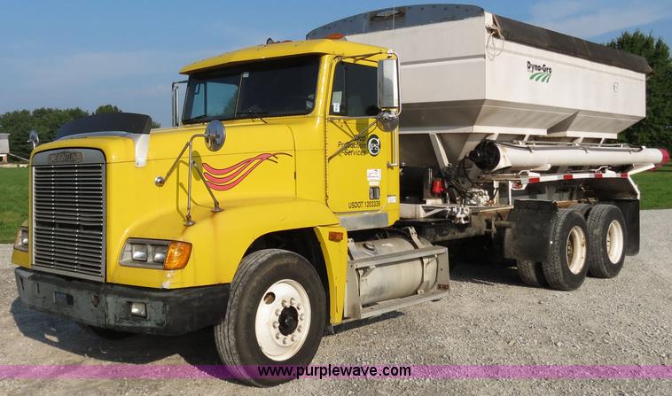 image for item B4926 1993 Freightliner FLD tender truck