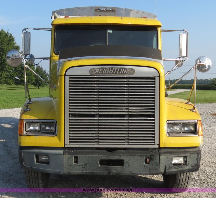 image for item B4926 1993 Freightliner FLD tender truck