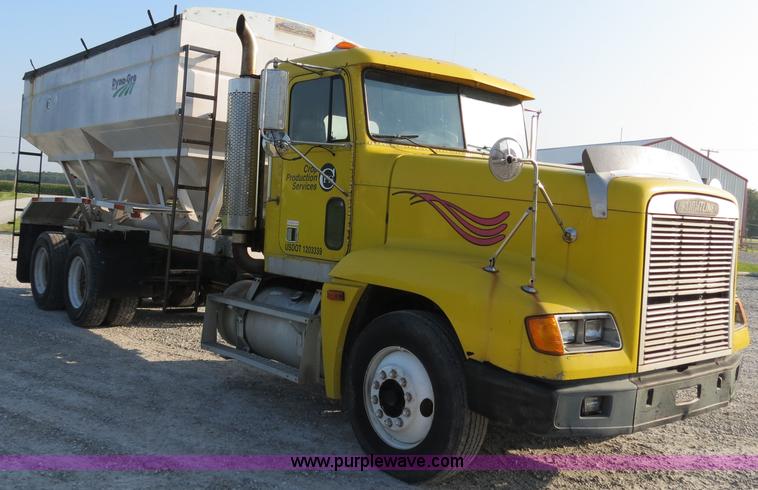 image for item B4926 1993 Freightliner FLD tender truck