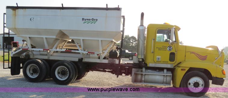 image for item B4926 1993 Freightliner FLD tender truck