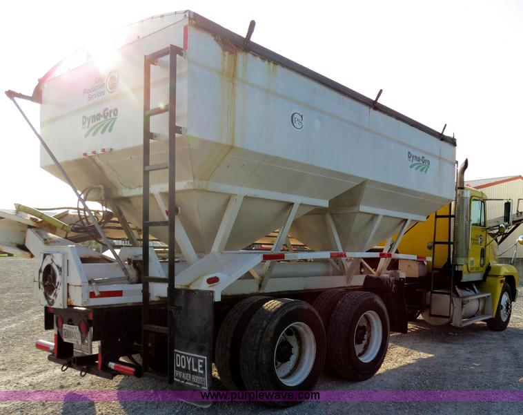 image for item B4926 1993 Freightliner FLD tender truck