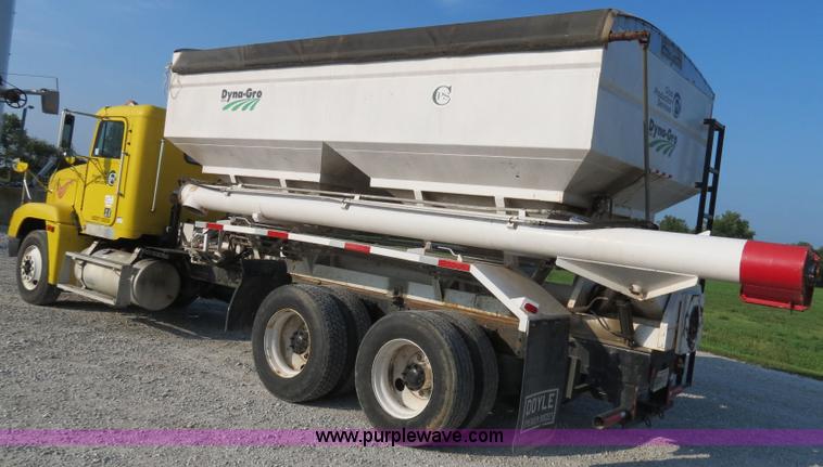 image for item B4926 1993 Freightliner FLD tender truck