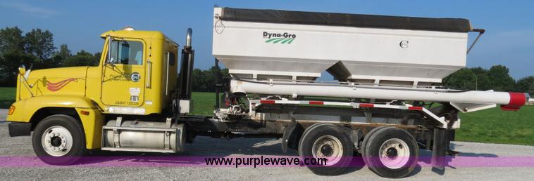 image for item B4926 1993 Freightliner FLD tender truck