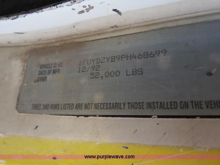 image for item B4926 1993 Freightliner FLD tender truck