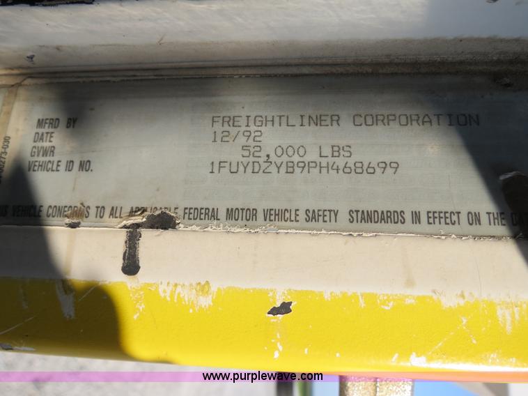 image for item B4926 1993 Freightliner FLD tender truck