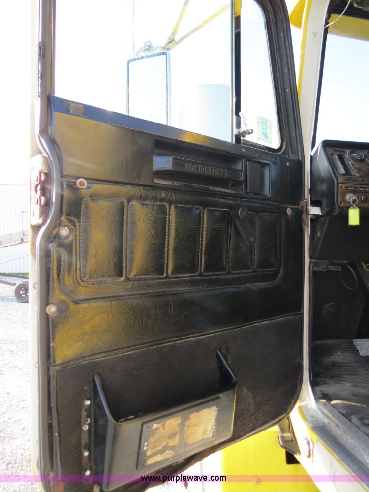 image for item B4926 1993 Freightliner FLD tender truck