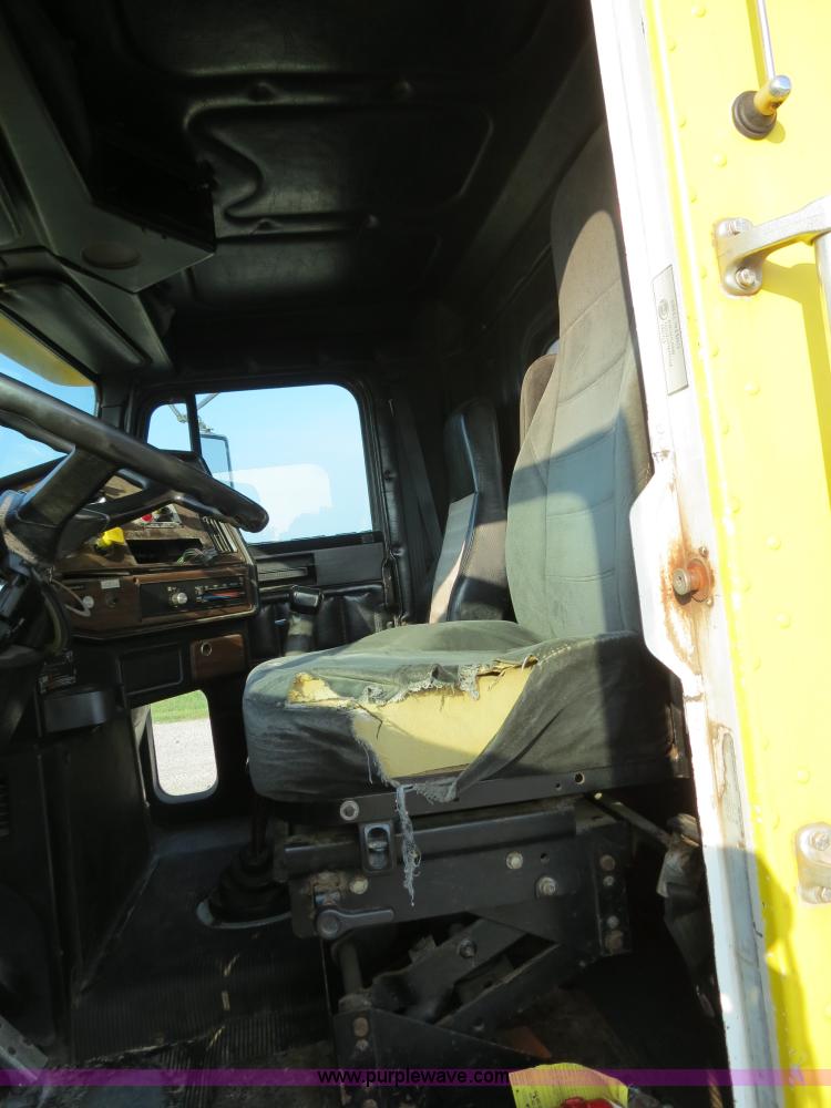 image for item B4926 1993 Freightliner FLD tender truck