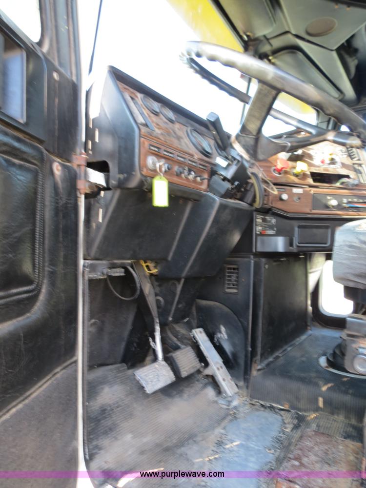 image for item B4926 1993 Freightliner FLD tender truck