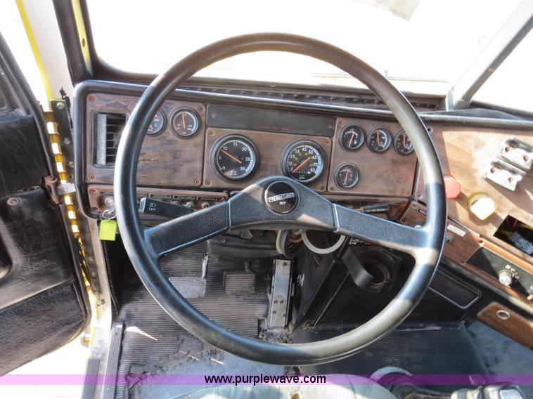 image for item B4926 1993 Freightliner FLD tender truck