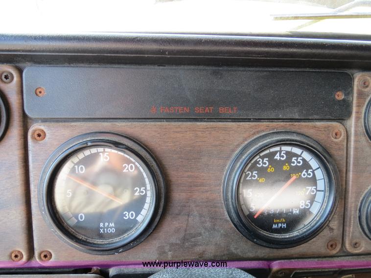 image for item B4926 1993 Freightliner FLD tender truck