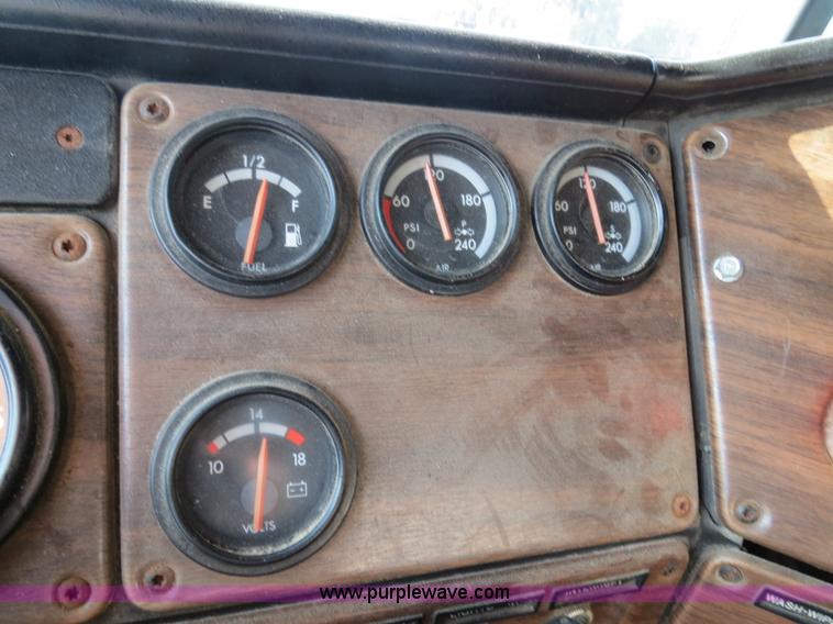 image for item B4926 1993 Freightliner FLD tender truck