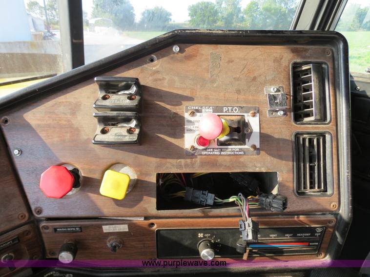 image for item B4926 1993 Freightliner FLD tender truck