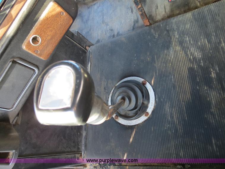 image for item B4926 1993 Freightliner FLD tender truck