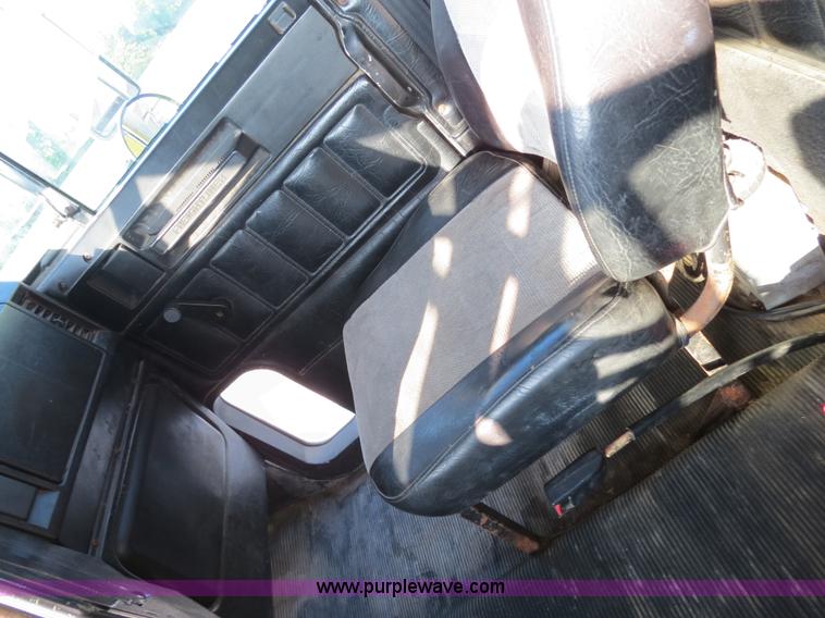 image for item B4926 1993 Freightliner FLD tender truck