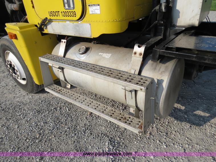 image for item B4926 1993 Freightliner FLD tender truck