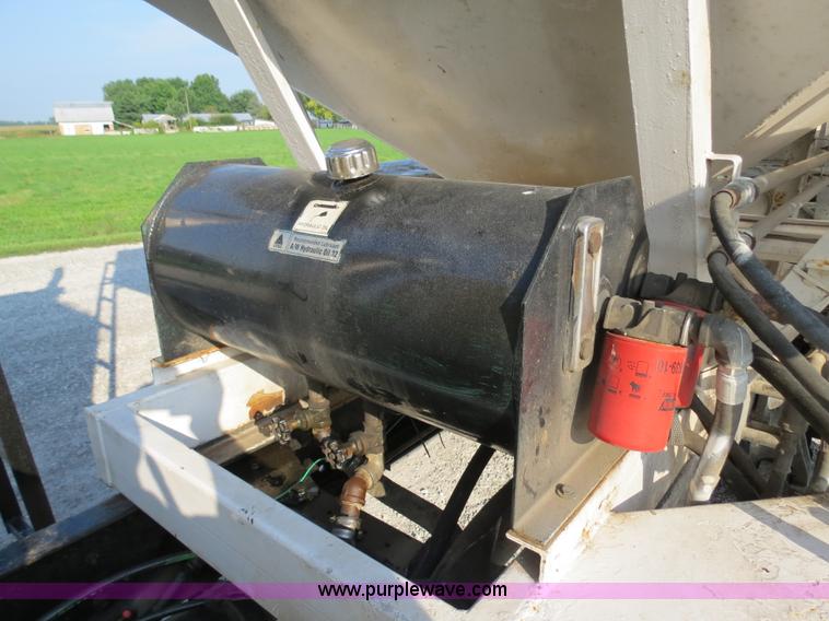 image for item B4926 1993 Freightliner FLD tender truck