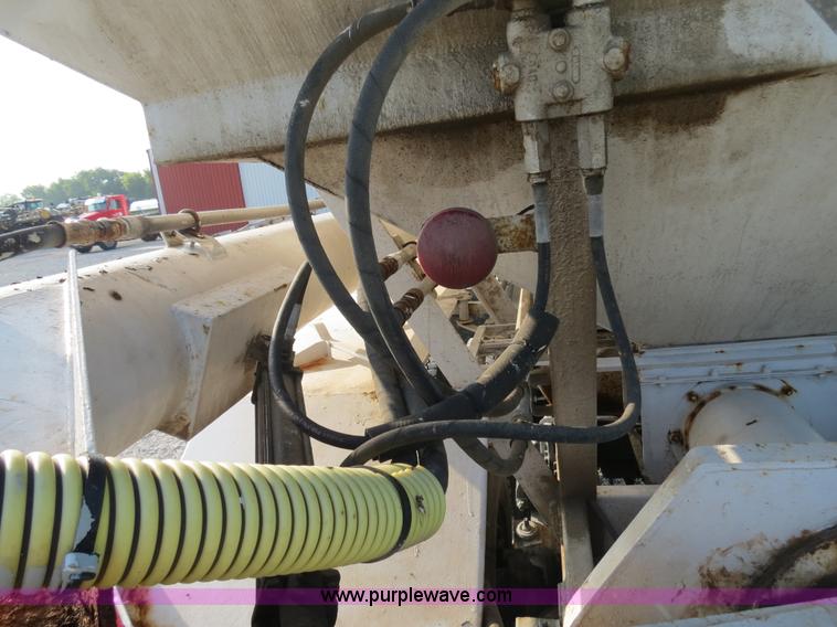 image for item B4926 1993 Freightliner FLD tender truck