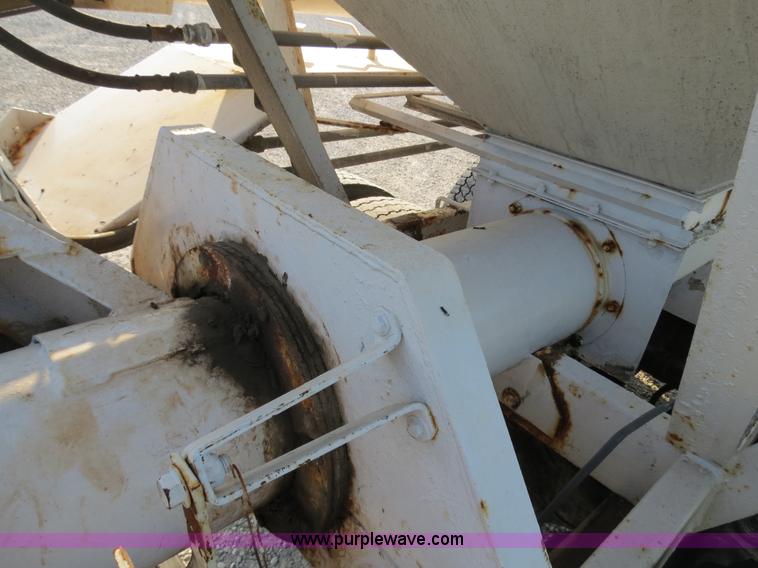 image for item B4926 1993 Freightliner FLD tender truck