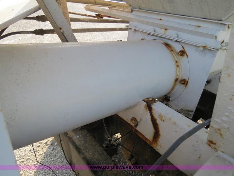 image for item B4926 1993 Freightliner FLD tender truck