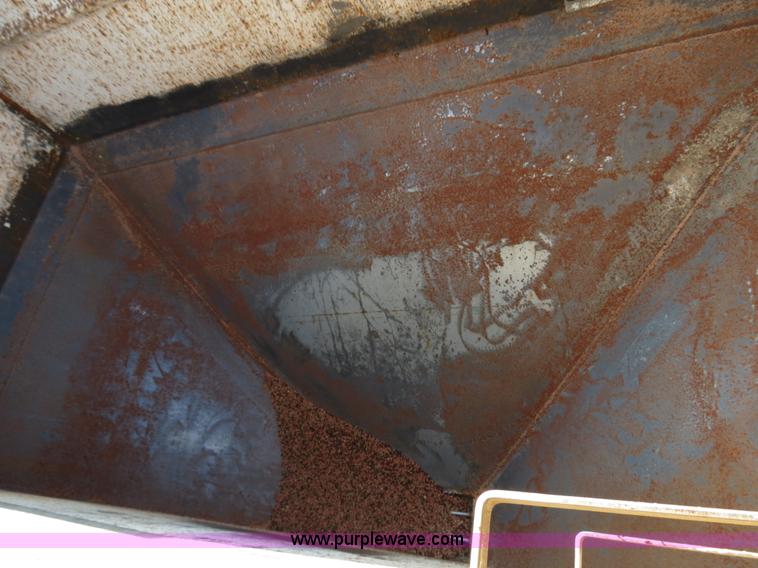 image for item B4926 1993 Freightliner FLD tender truck