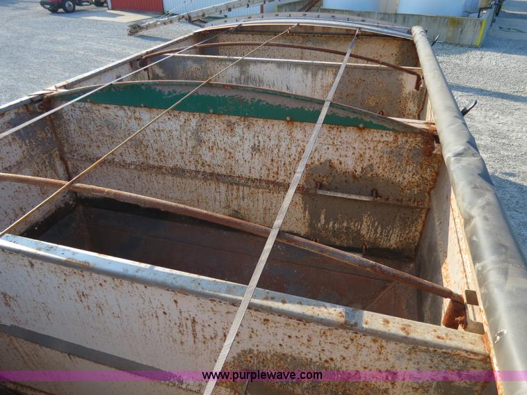 image for item B4926 1993 Freightliner FLD tender truck