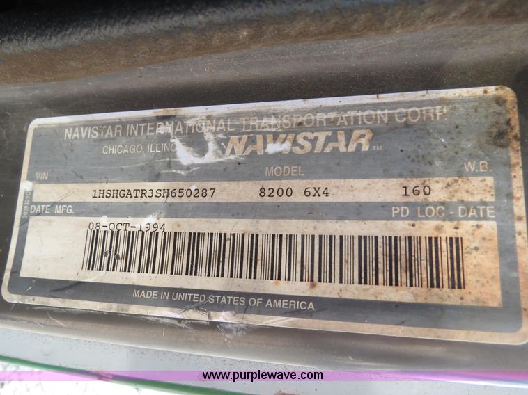 image for item B4928 1995 International 8200 semi truck