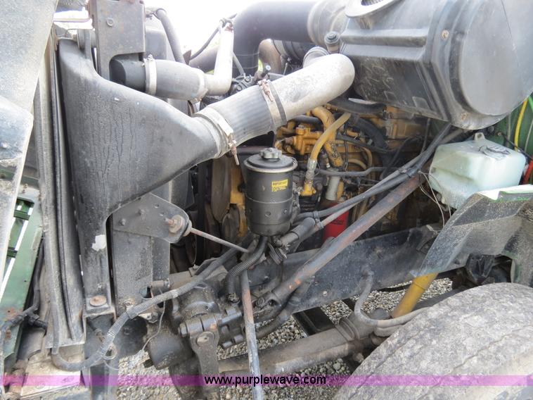 image for item B4928 1995 International 8200 semi truck