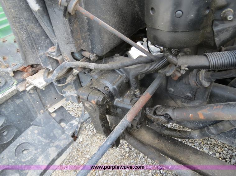 image for item B4928 1995 International 8200 semi truck