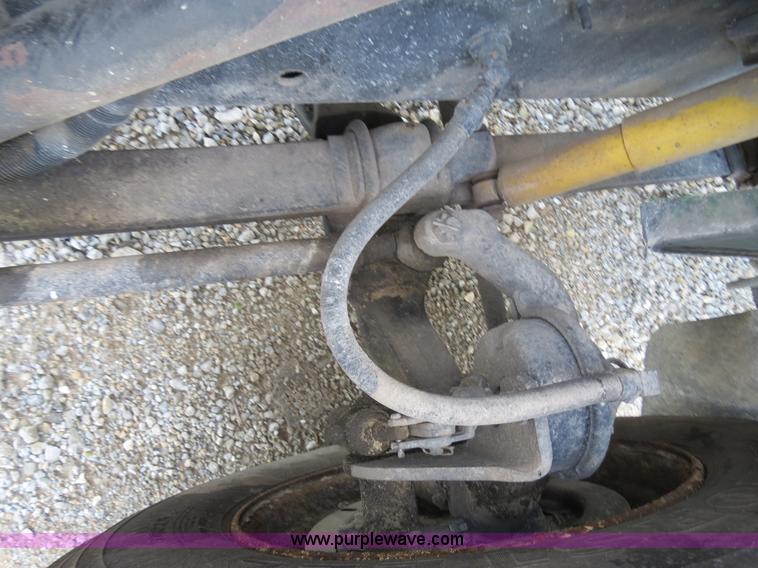 image for item B4928 1995 International 8200 semi truck