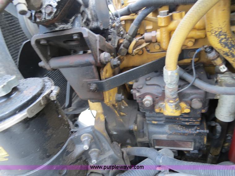 image for item B4928 1995 International 8200 semi truck