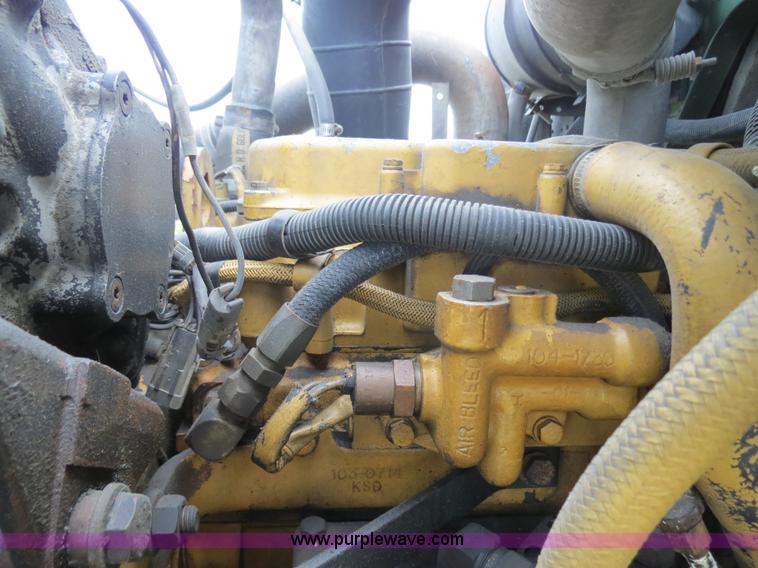 image for item B4928 1995 International 8200 semi truck