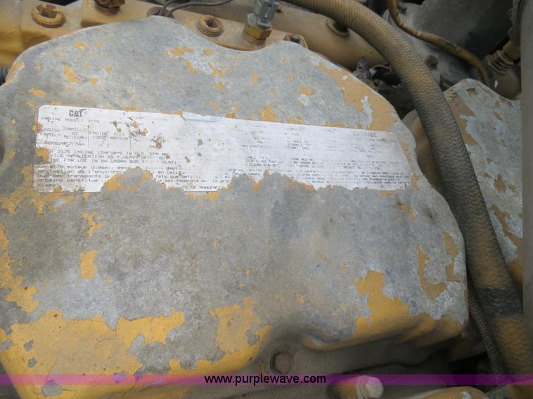 image for item B4928 1995 International 8200 semi truck